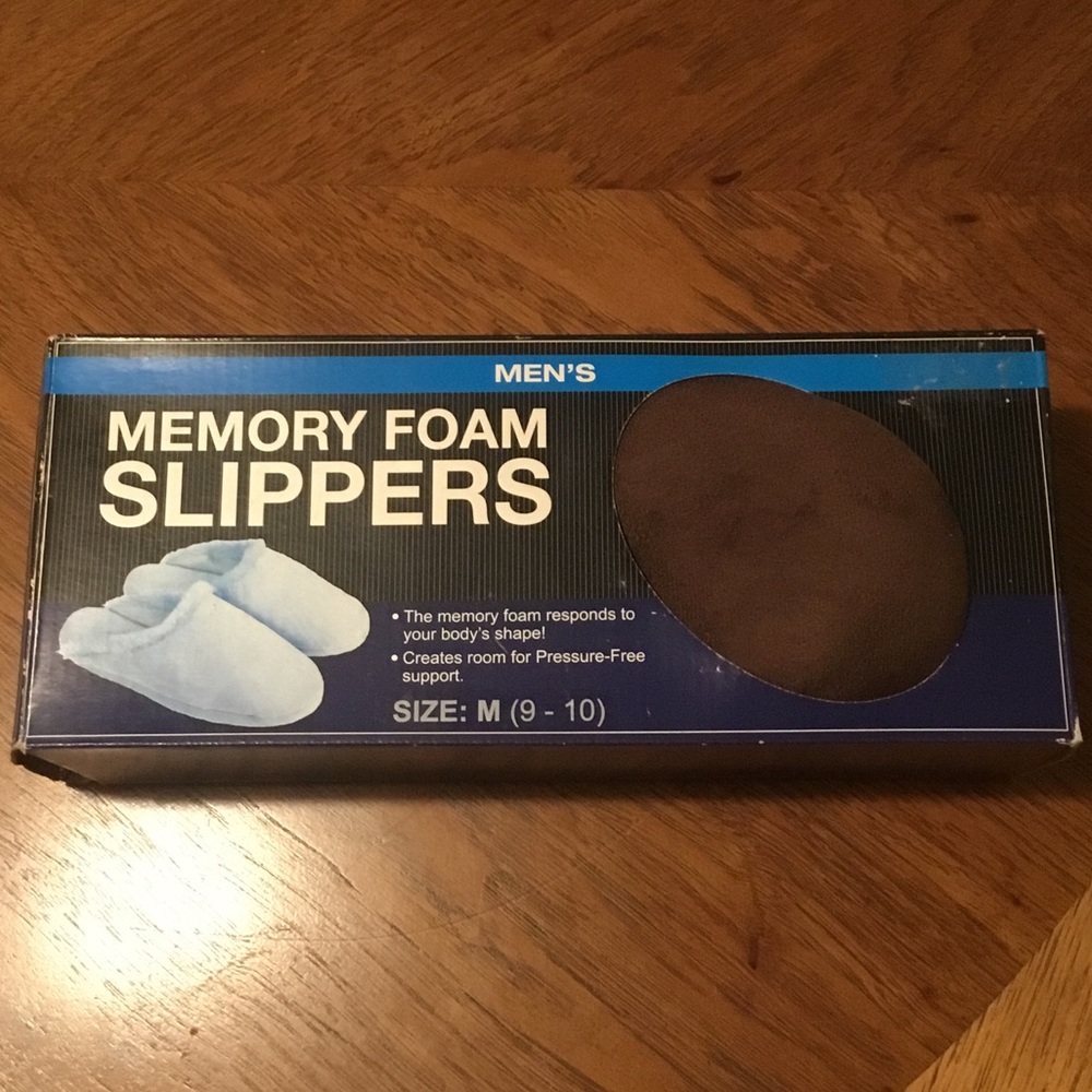 NWT Men's Memory Foam Slippers -Brown Size 9/10